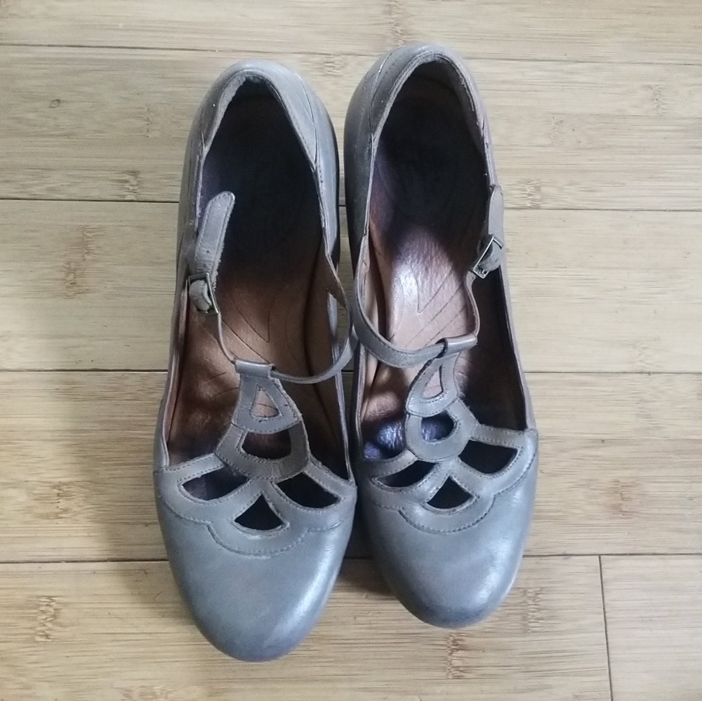 Vintage heels by Sofft